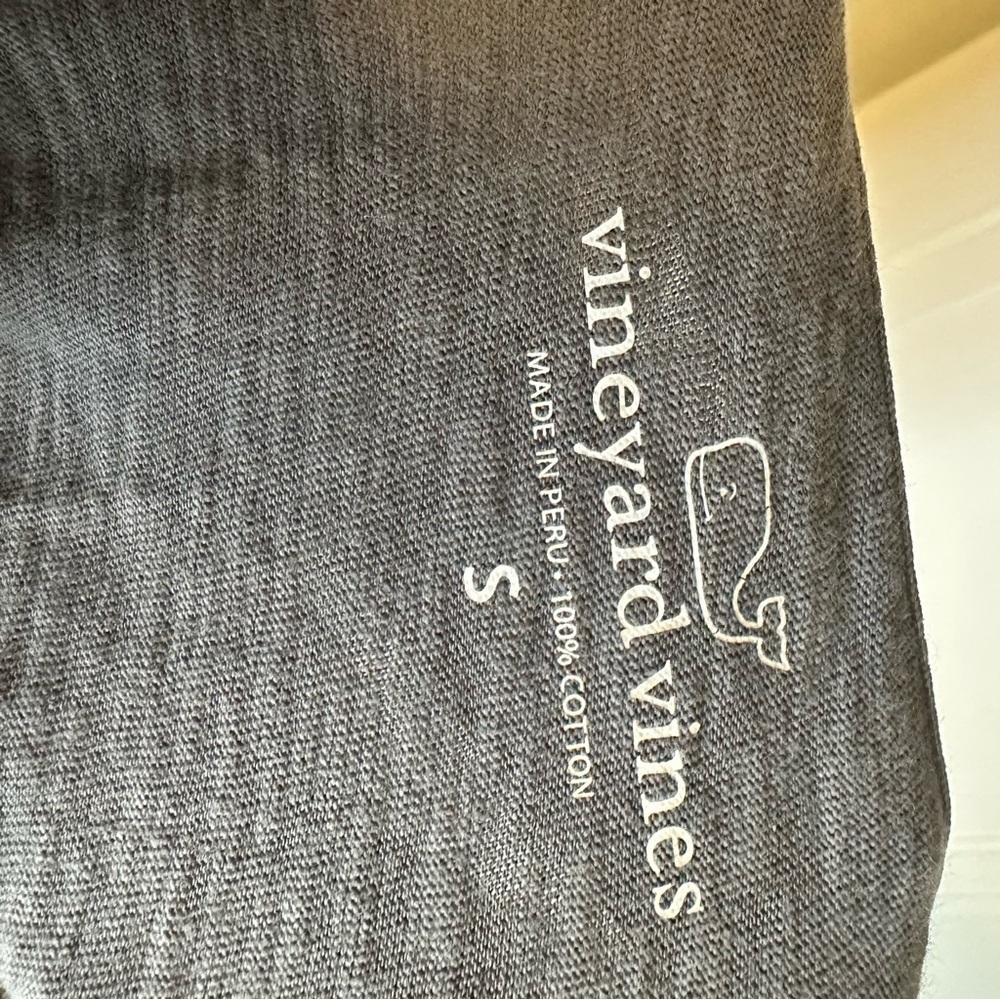 Vineyard Vines Men's Dark Gray Long Sleeve Henley small three button - Picture 7 of 7